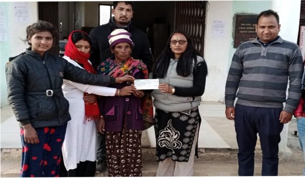 बैतडीको पञ्चेश्वर गाउँपालिकाले गर्याे मायाको परिवारलाई आर्थिक सहयोग 